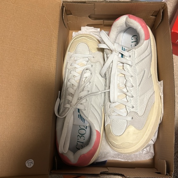 New Balance CT302 Women’s Sneakers. Excellent Condition. Size 7.5 - Picture 8 of 8